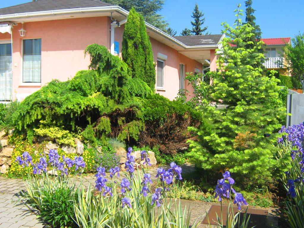 Fészek Apartmanház Vonyarcvashegy Exterior foto