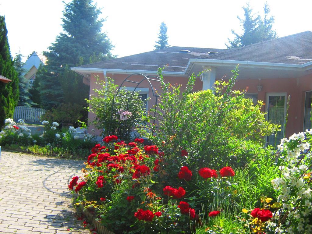 Fészek Apartmanház Vonyarcvashegy Exterior foto