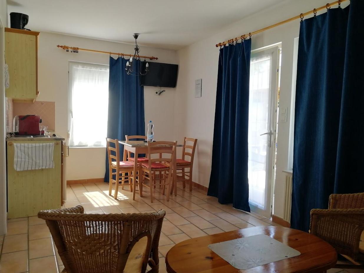 Fészek Apartmanház Vonyarcvashegy Exterior foto