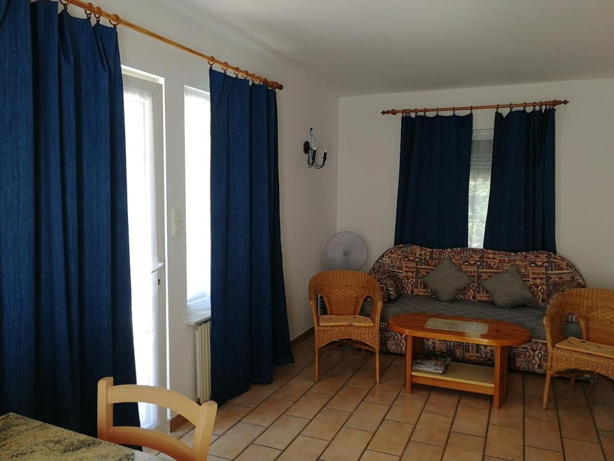 Fészek Apartmanház Vonyarcvashegy Exterior foto